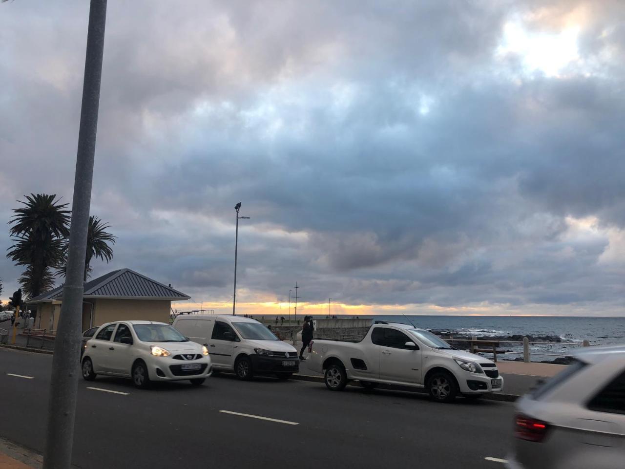 Sea Point Inn Cape Town Exterior photo